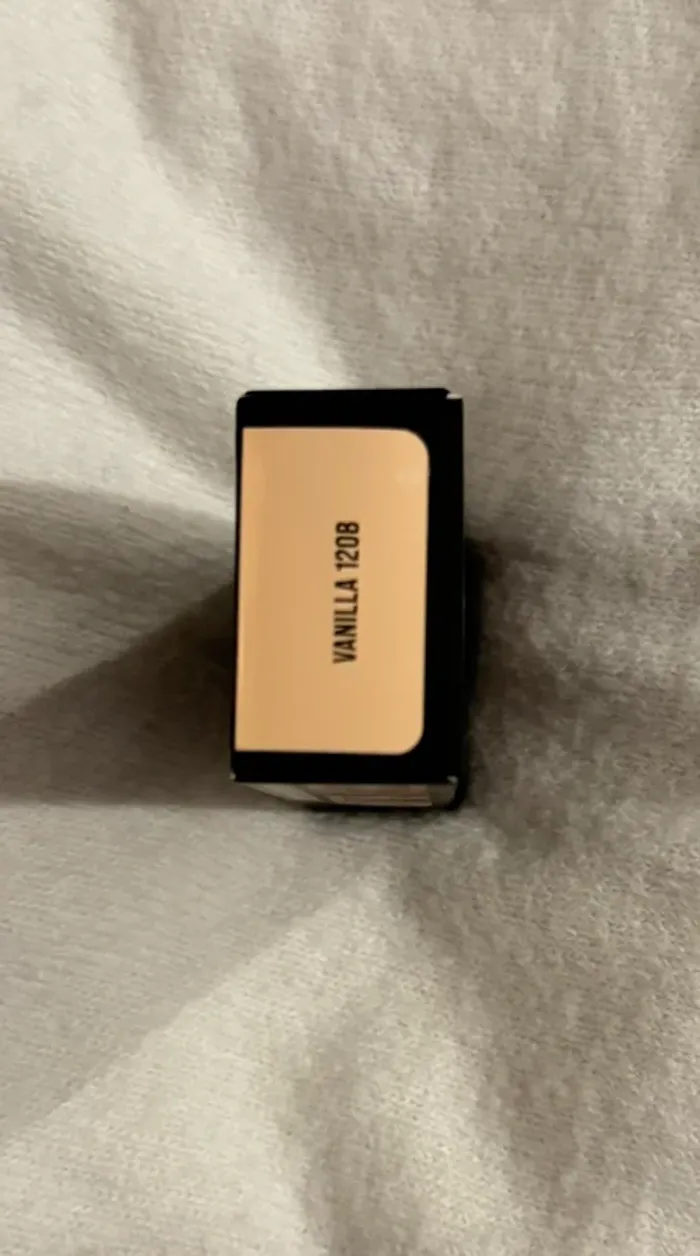 Font de teint easy blur Hudabeauty - photo numéro 2