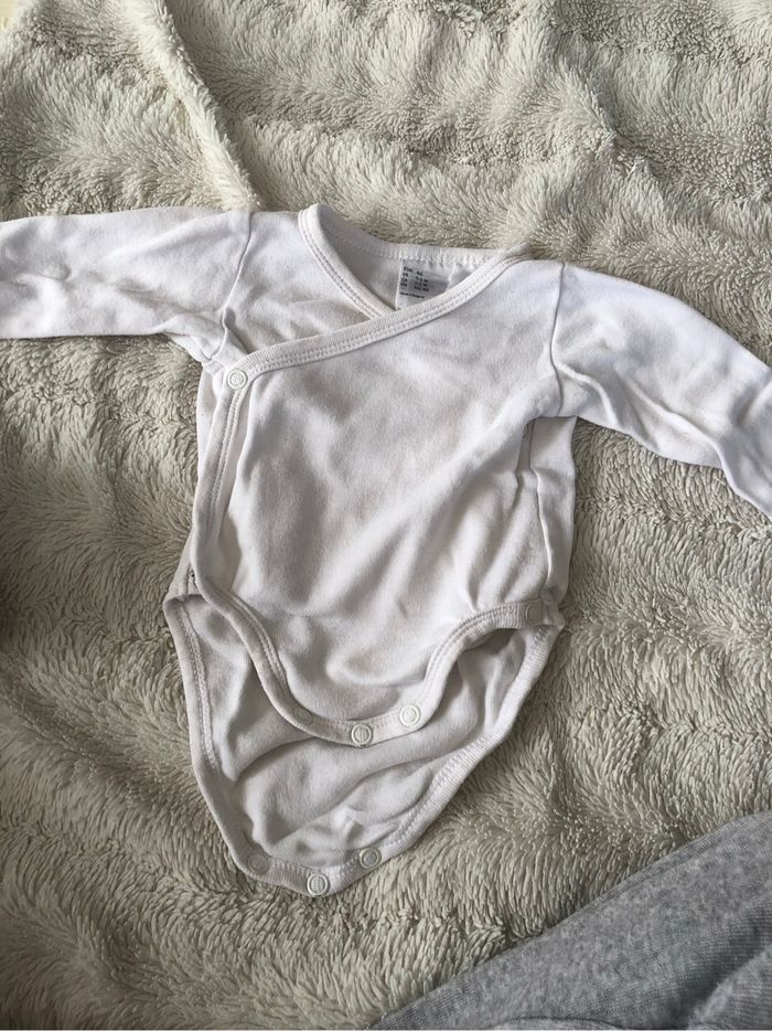 Bodies 1 mois - lot de 3 - photo numéro 3