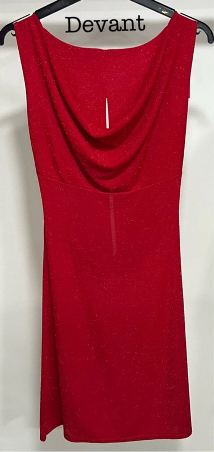 Robe rouge braillante taille unique pour un 32/34 neuve et étiqueté
