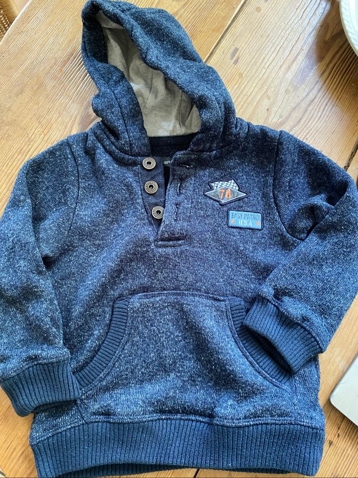 Sweat-shirt capuche 4 ans
