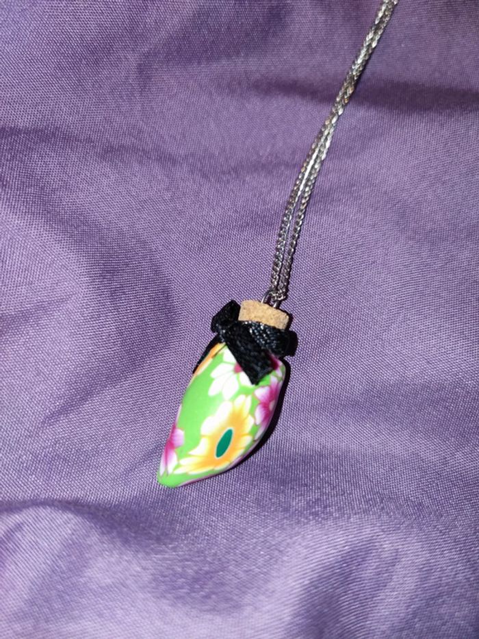 Collier avec pendentif fiole 🌸 - photo numéro 5