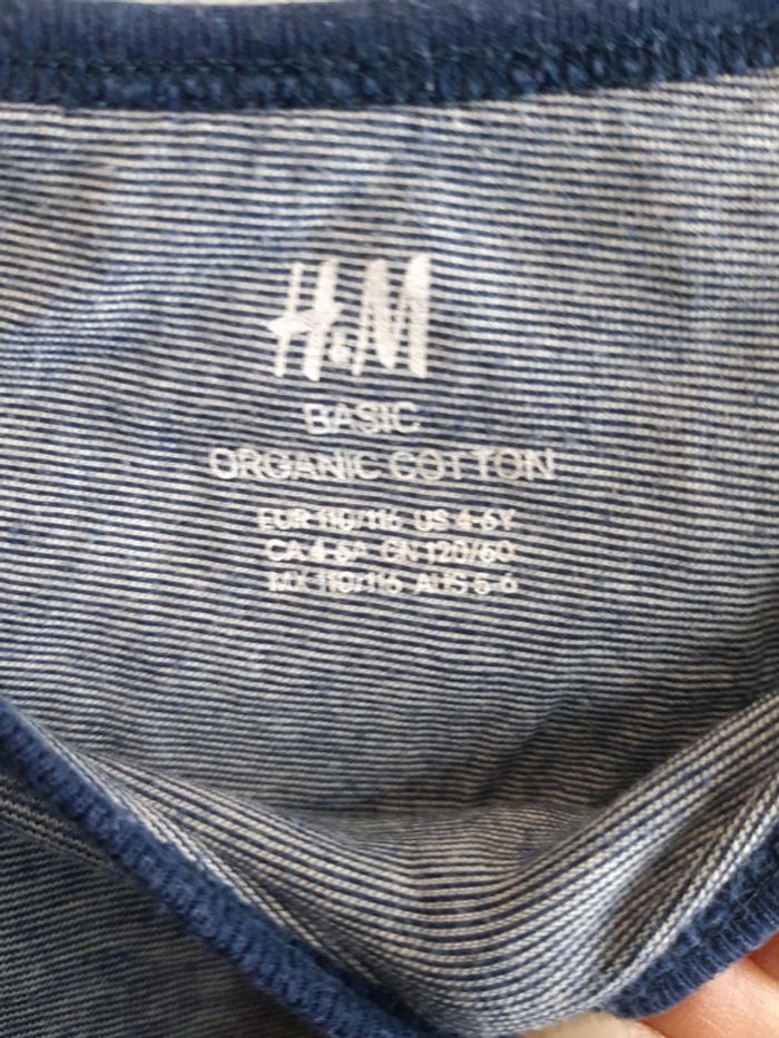 😺 débardeur  garçon en 4/6 ans h&m 😺 - photo numéro 2