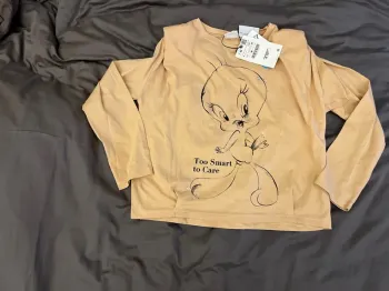 Tee shirt à épaulettes