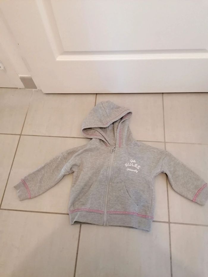 Sweat zippé portée une fois comme neuve