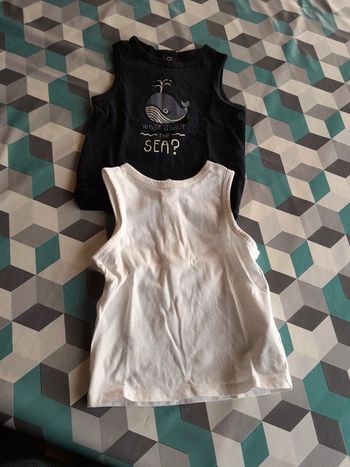 2 débardeurs neuf sans étiquette 9 mois Kiabi