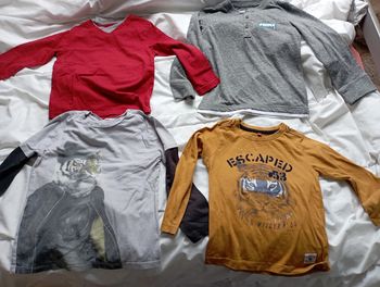 Lot 4 tee shirt manches longues marques diverses 6€
