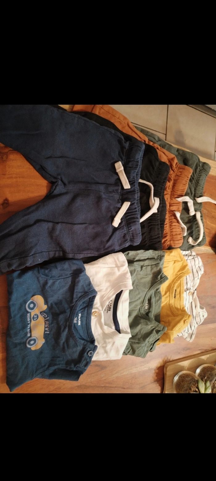 Lots 4 joggings + 5 tee-shirts+ 2pull 3mois
