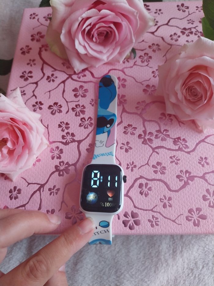 Montre électronique stitch