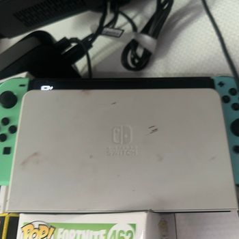 Nintendo Switch OLED – bon état – complète avec boîte