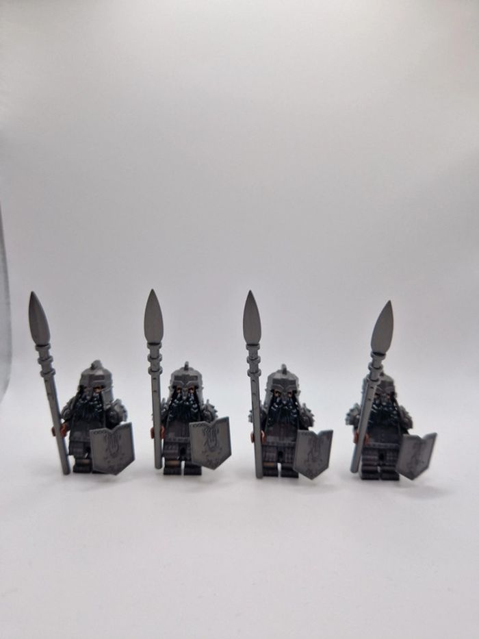 Figurines type lego 4 guerriers nains seigneur des anneaux / hobbit