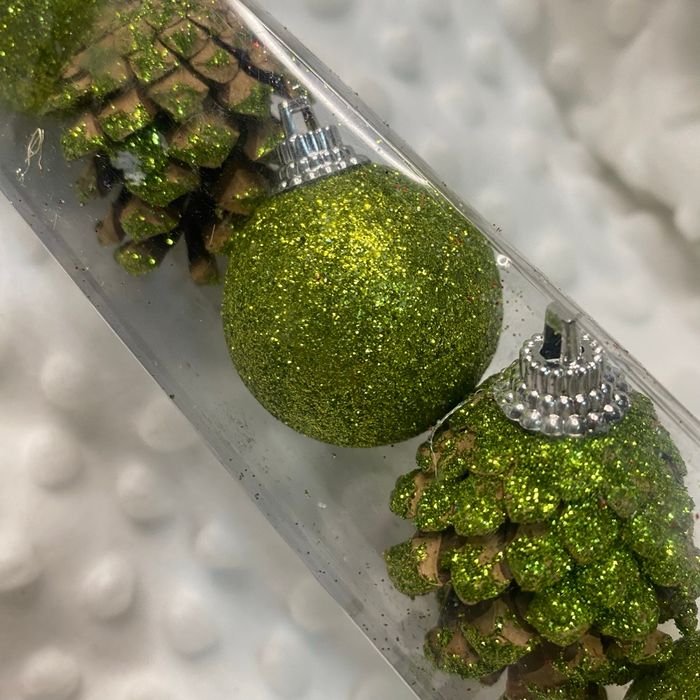 💚✨ Lot de 10 décos vertes & pommes de pin ✨💚 - photo numéro 3