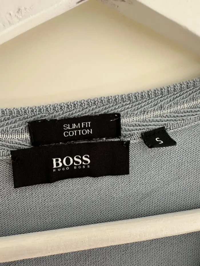 Pull bleu Hugo Boss en col V - taille S - photo numéro 3