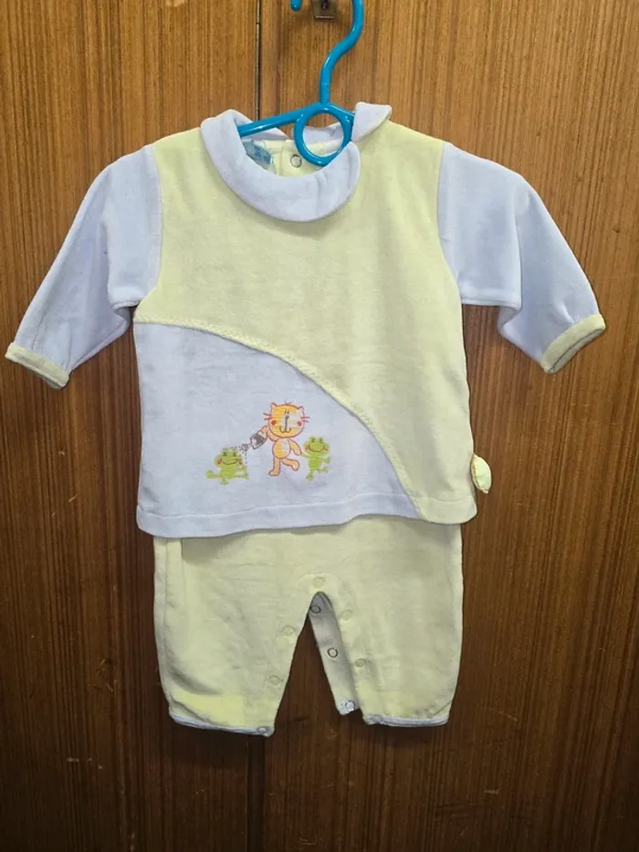 Pyjama / grenouillère bébé mixte – vert pâle et blanc – motif lion & grenouilles
