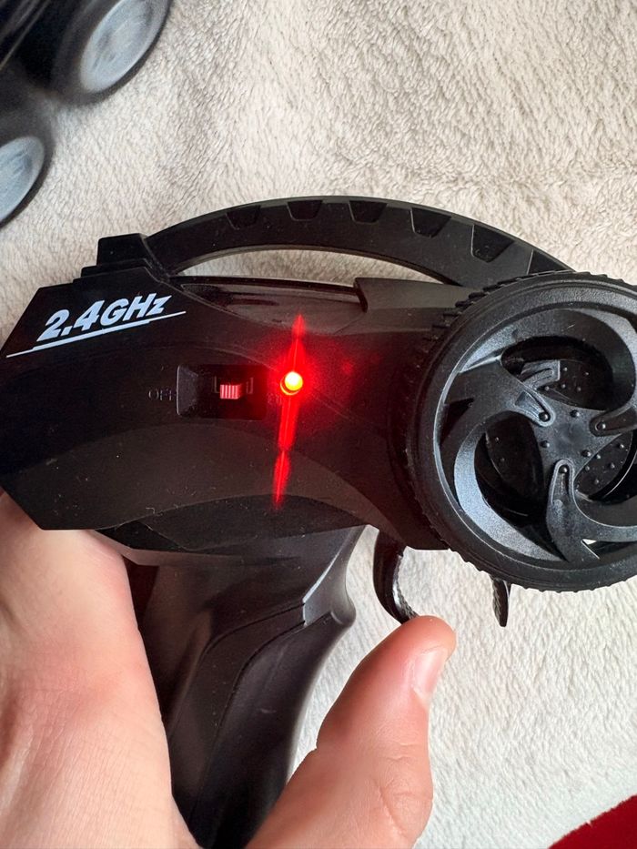 Voiture télécommandée - photo numéro 3