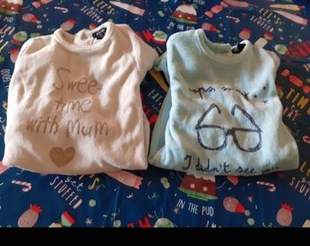 Lot de 2 pyjamas très bon état 4€