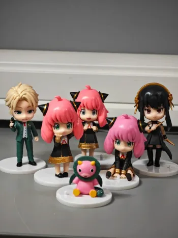 Lot 6 figurines Spy X Family neuves sans boite