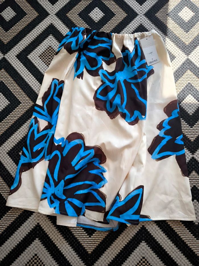 Jupe mi longue avec imprimé fleurs taille S 36 neuve