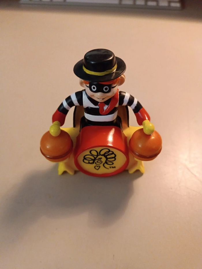 1 figurine hamburglar RARE McDonald's 1993. Hamburglar fait de la batterie sur des hamburgers - photo numéro 10