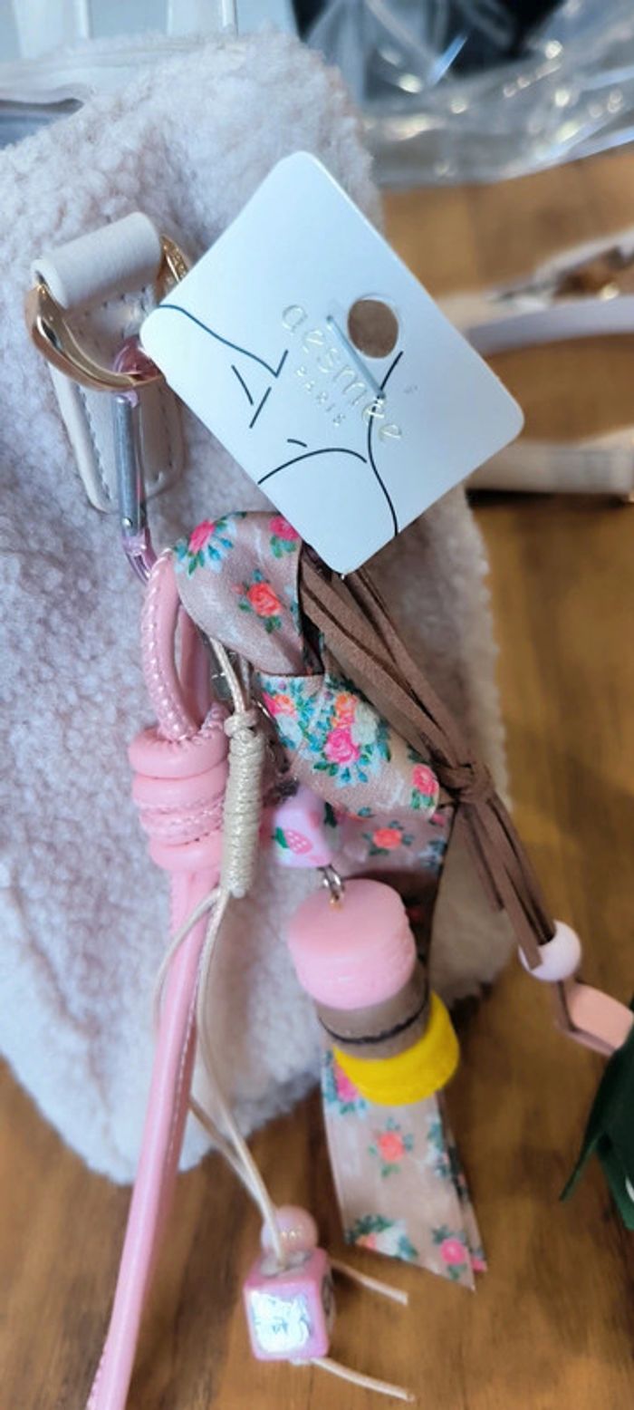 Grigri de sac porte clés fraise macaron rose - photo numéro 5