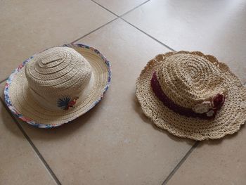 Lot 2 chapeaux TAO Taille 48 cm neuf