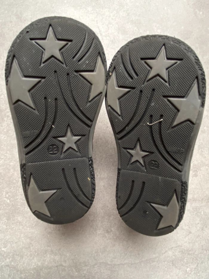 Chaussures fermeture scratch pointure 22 - photo numéro 5