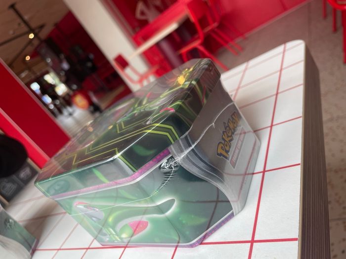 Pokemon paradox clash tin iron leaves ex en anglais - photo numéro 3