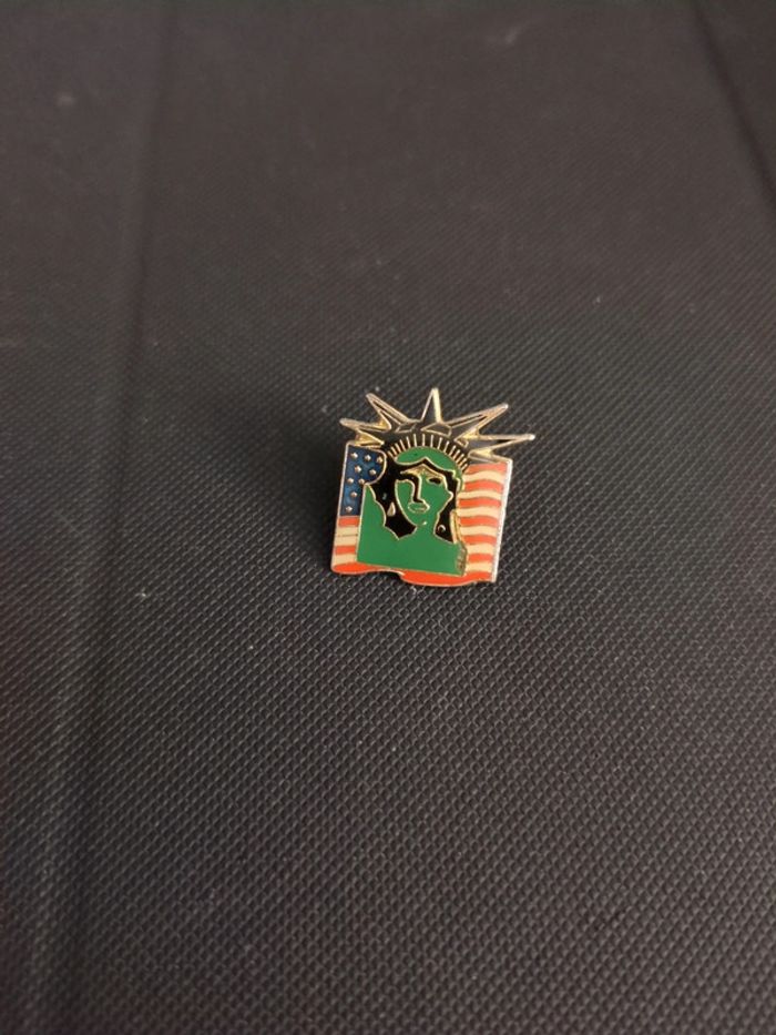 Pin's Statue de la liberté USA États unis