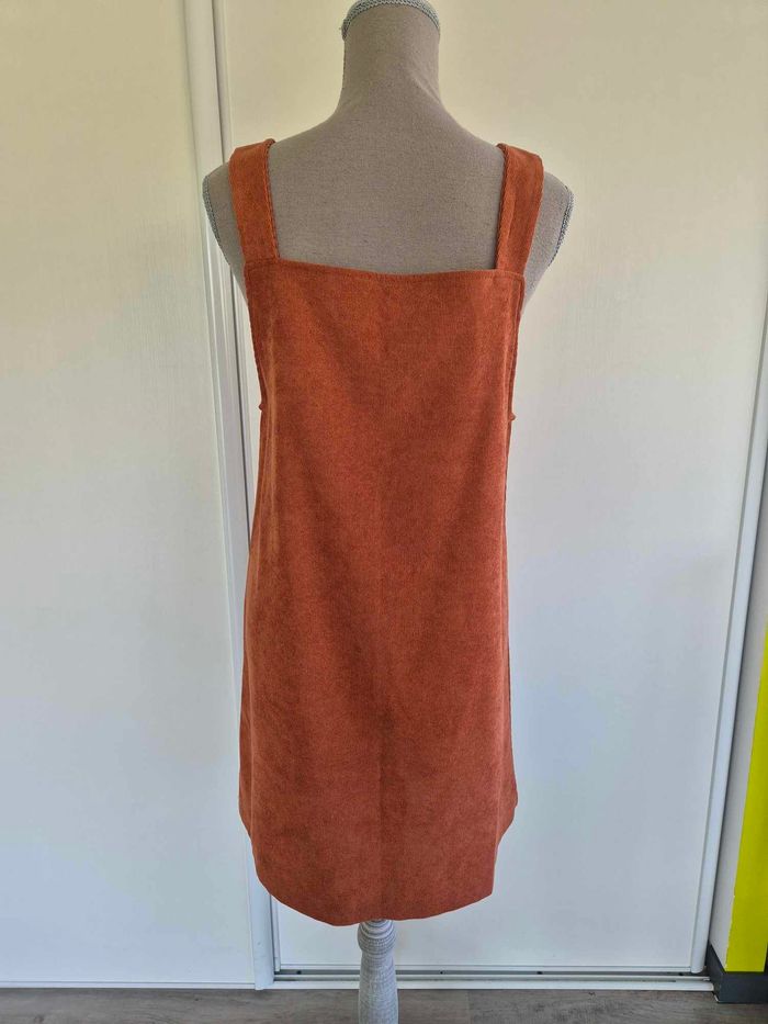 Robe style salopette en velours côtelé - photo numéro 3
