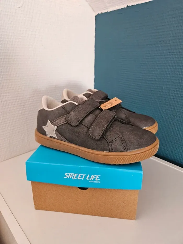 Chaussures baskets grises étoiles neuves 30 - photo numéro 5