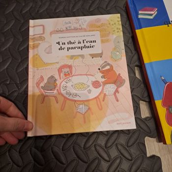 Livre le thé  à  l'eau  de parapluie