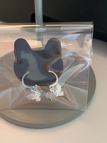 Boucles d’oreille papillon argenté