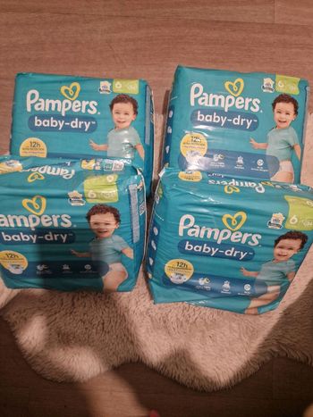 Lot de 4 paquet couche pampers taille 6 134 couches
