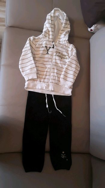 Jogging noir et écru avec dorure