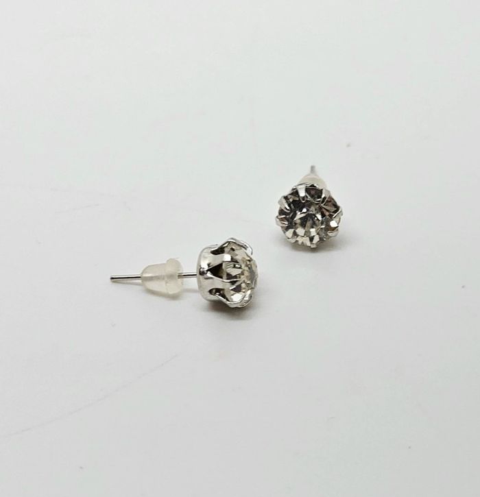 Paire de boucles d'oreilles. Neuve. 4A