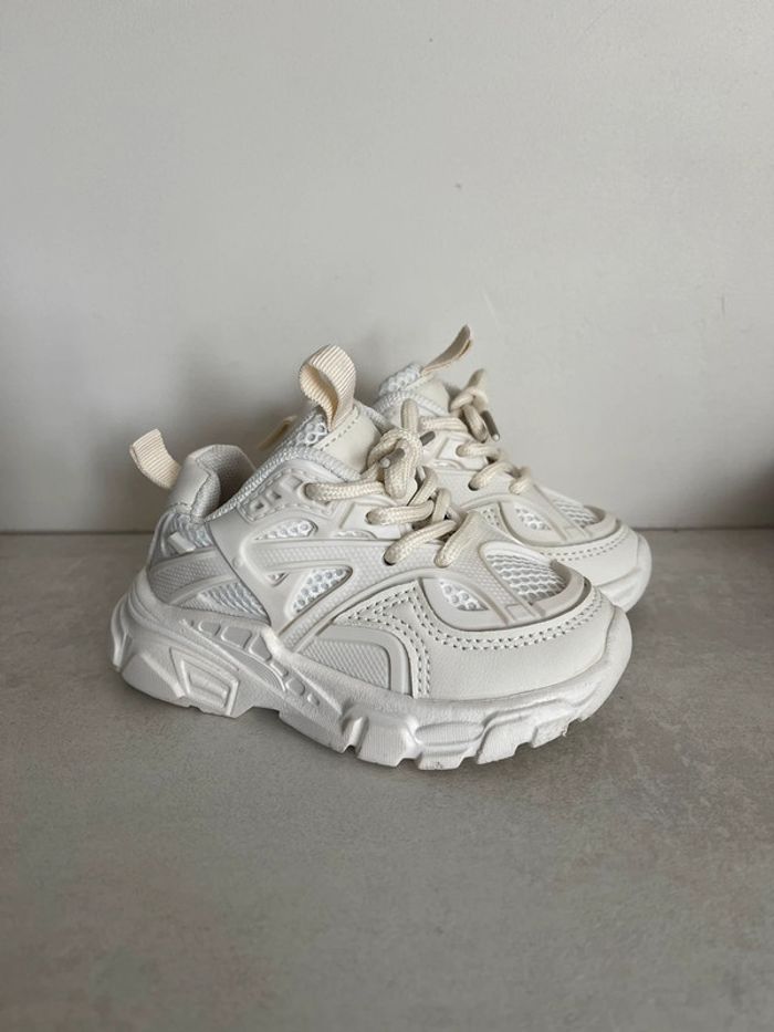 Baskets taille 21/22 - photo numéro 2