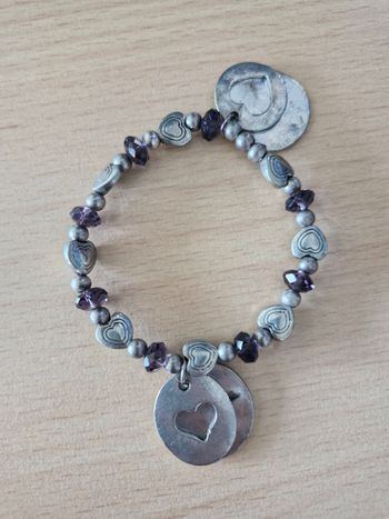 Bracelet fantaisie métal et plastique avec breloques 9