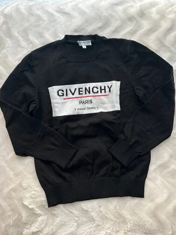 Magnifique pull Givenchy 8 ans