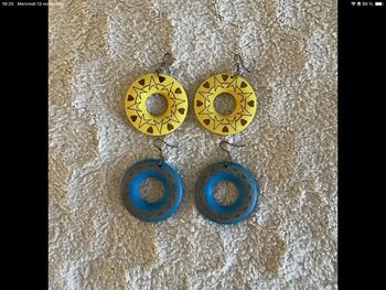 Boucles d’oreilles en bois peint ( 2 e le lot des 2 paires)