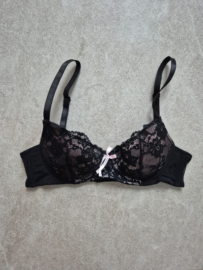 Soutien gorge dentelle noire rose