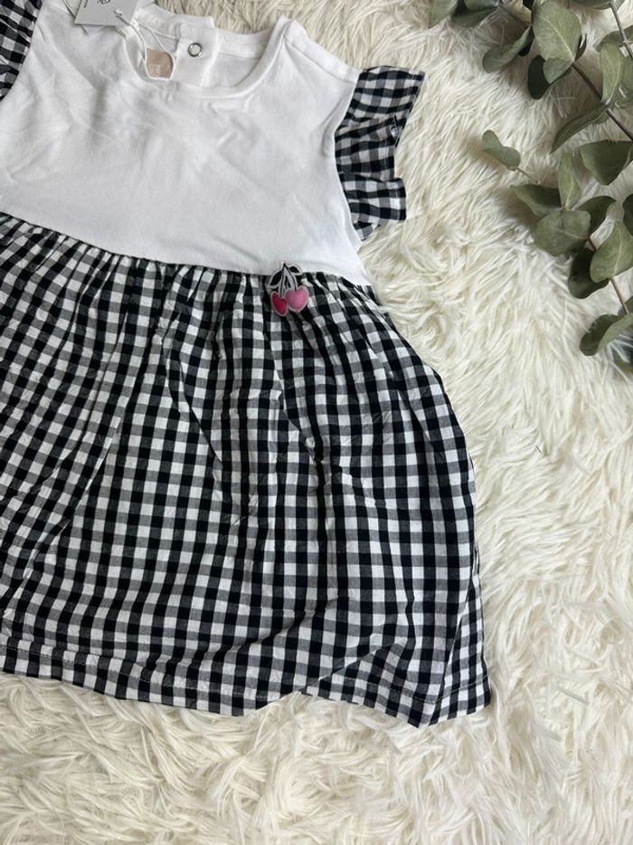 Robe Vichy blanche et noire Chicco taille 9 mois - photo numéro 3