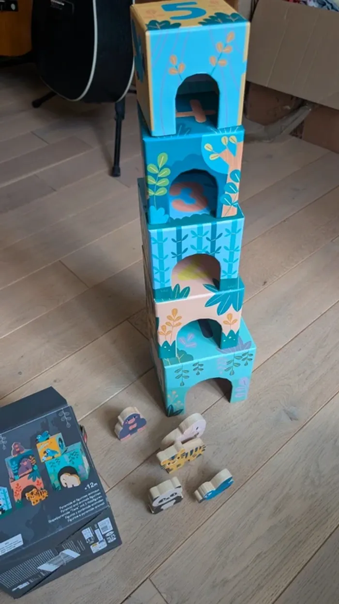 Jeux pyramide et figurines animaux janod
