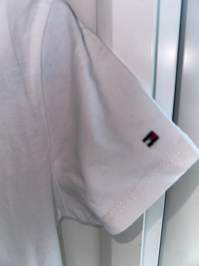 Tee shirt Tommy Hilfiger taille 10 ans - photo numéro 2