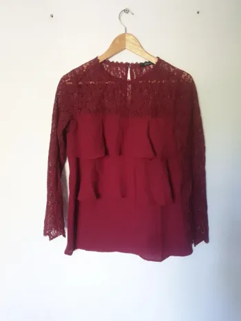 Blouse à volants et broderie A1230
