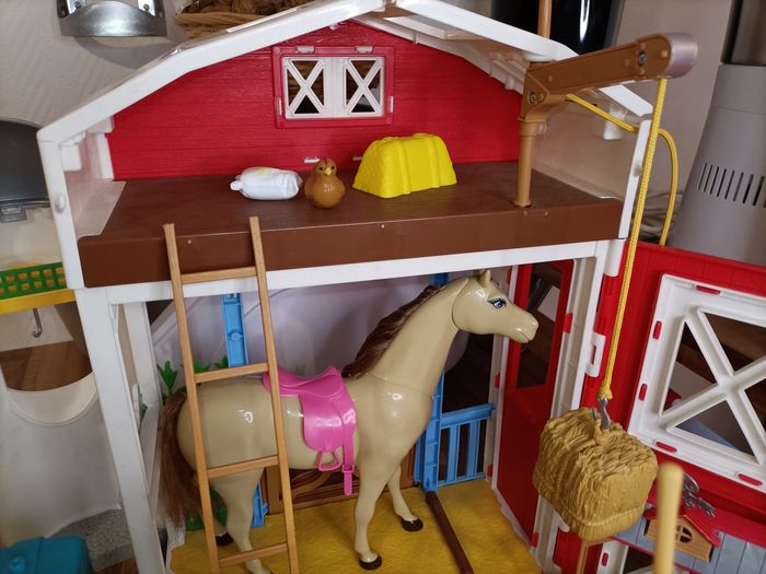 Lot ferme barbie - grange écurie animaux tracteur barbie - photo numéro 4