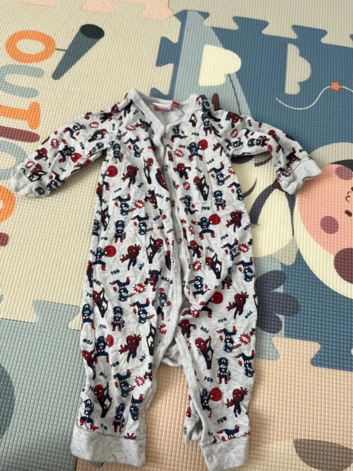 Pyjama taille 12 mois