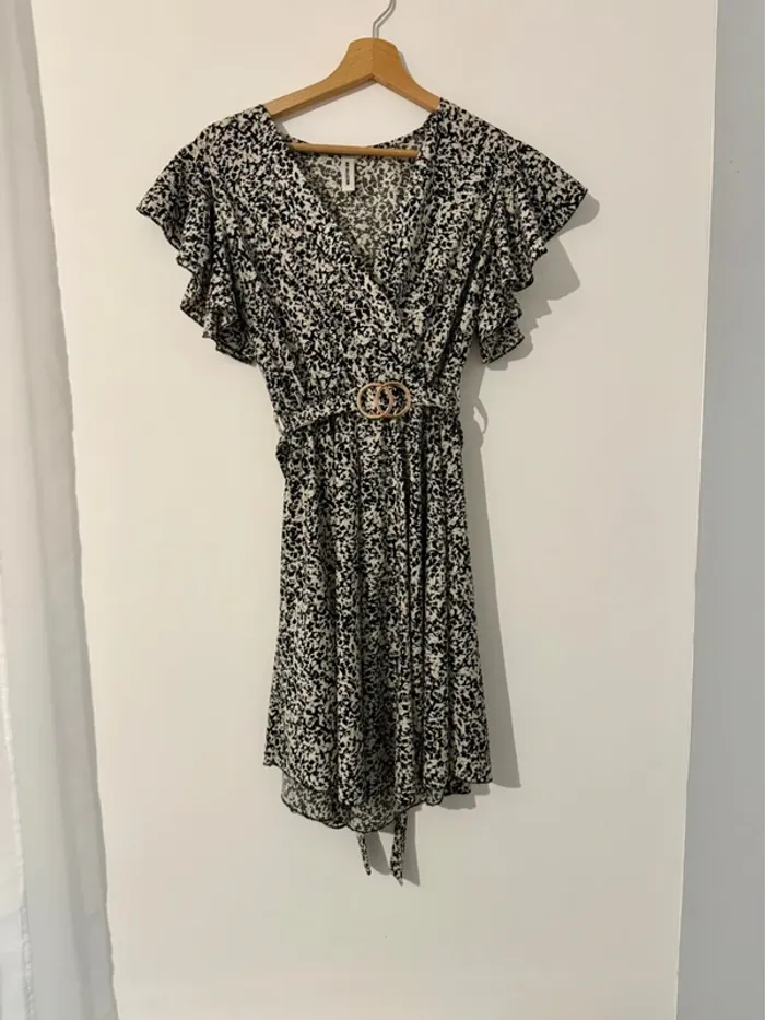 Robe d’été fleurie  ceinturée taille unique comme neuve