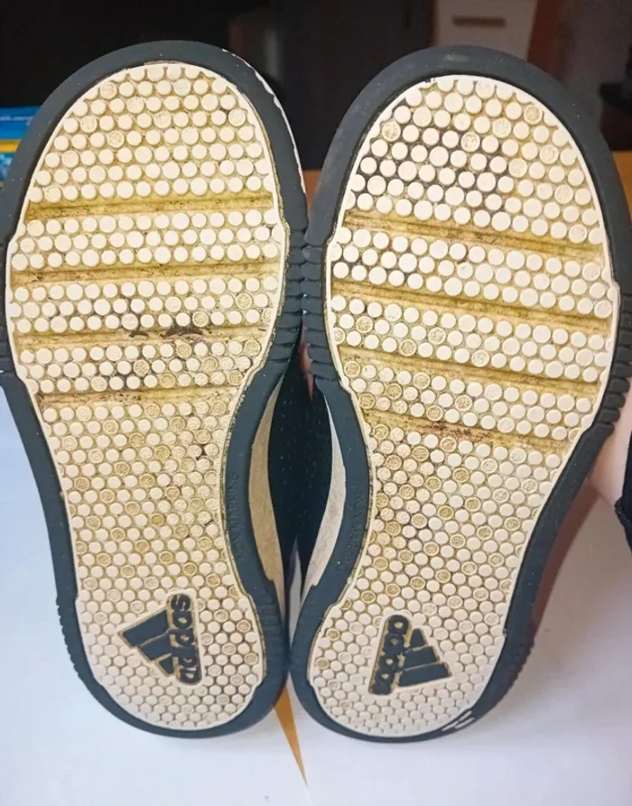 Baskets/chaussures adidas à scratch garçon taille 32 - photo numéro 2