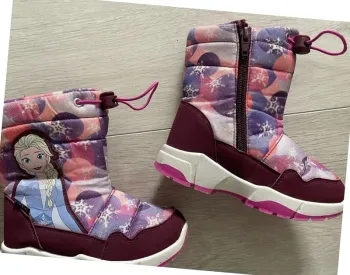 Paire d'après ski ou boots avec doublure chaude  la reine des neiges fille taille 26