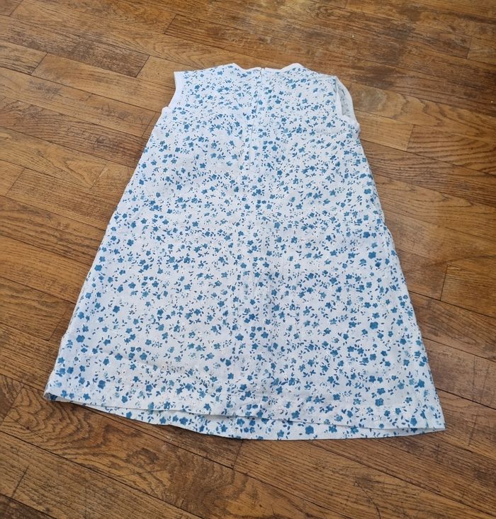 robe fille courte blanche imprimé floral bleu taille 6ans - photo numéro 4