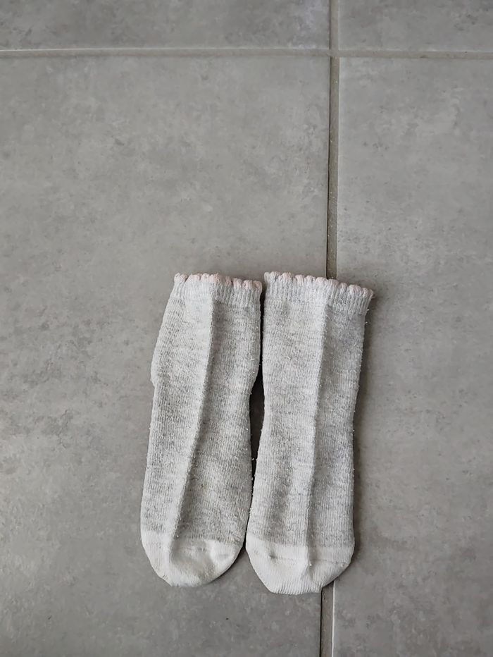 Un collant et une paire de chaussettes - photo numéro 4